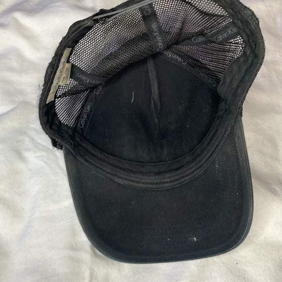 Calvin Klein Men’s Black and Grey Truckers cap Hat - Picture 3 of 4